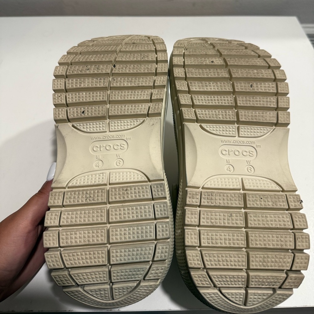 Women’s Mega Crush Clog Crocs Size 6 - Picture 4 of 4